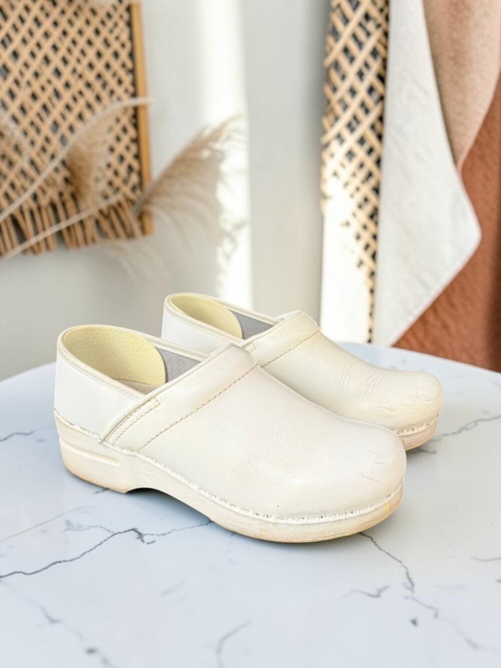 Dansko Women's Ivory White Leather Clogs Size 39 US 8.5-9